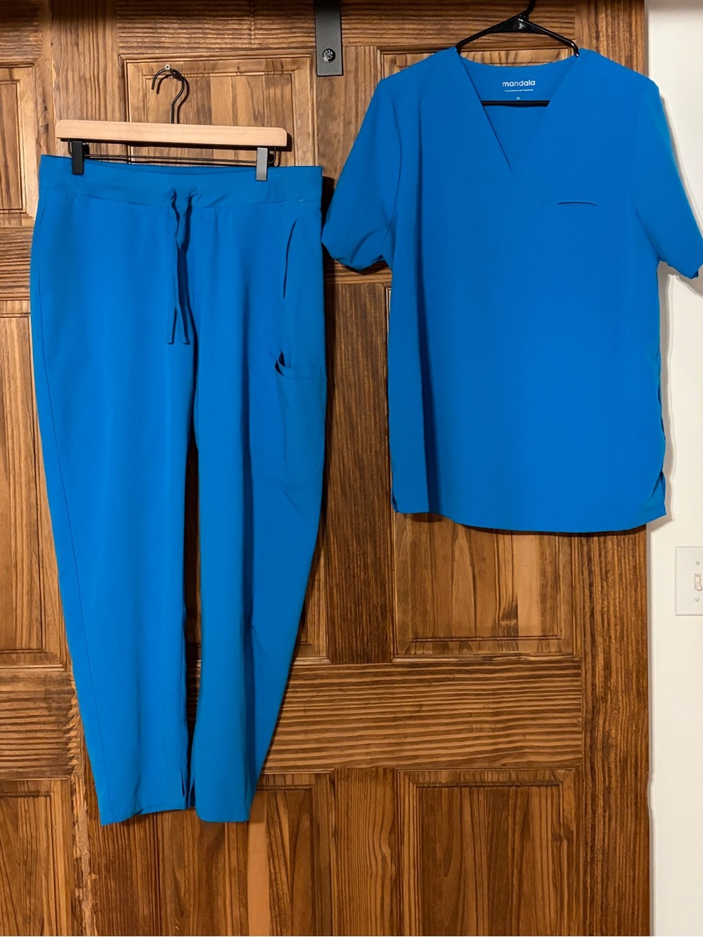 Mandala Scrub Set XL – Royal Blue / Cobalt Blue – V-Neck Top & Jogger Pants